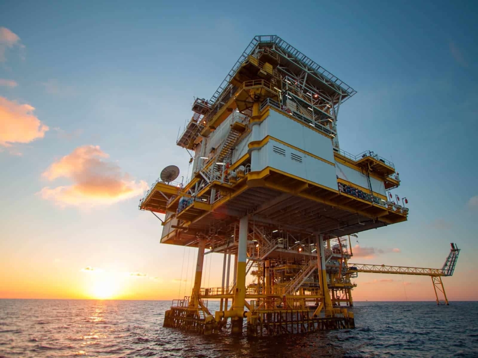 Oil and gas wellhead remote platform on ocean